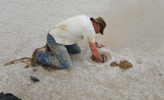 Illustration for article titled Geologists Found a Rock That's 'Older Than Earth' in the Australian Outback